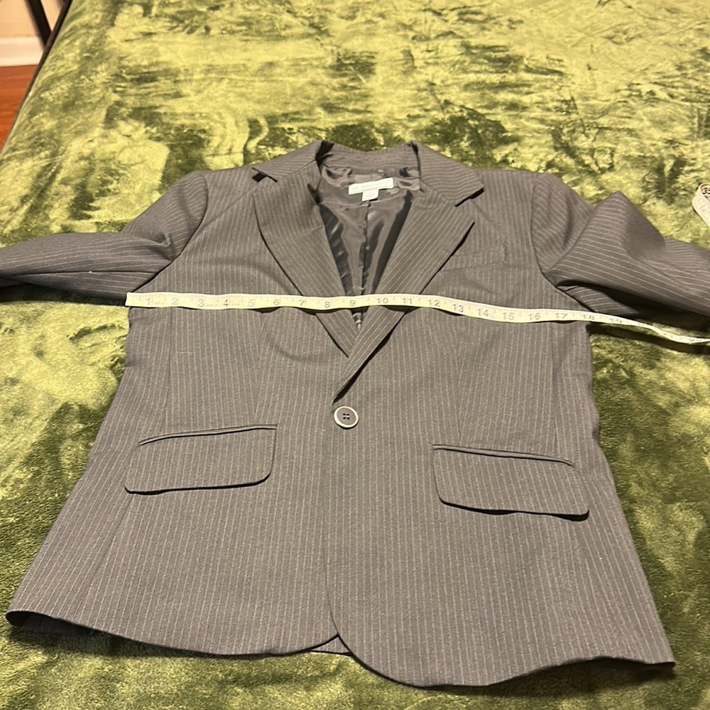 Suit - Picture 5 of 6